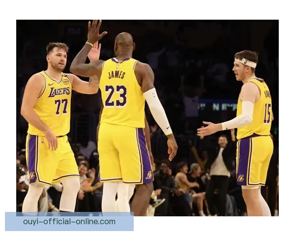 詹姆斯复出后全力适应东契奇里夫斯打造新型核心组合